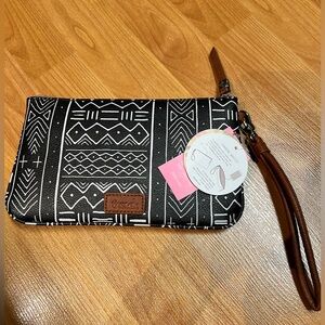 The Sak Wristlet with Charging Pwer Bank